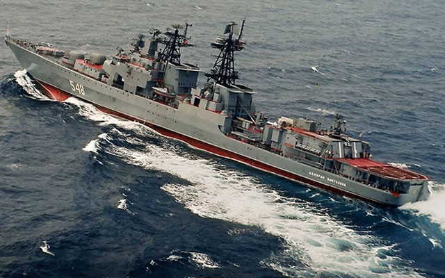 Russia has just deployed the Admiral Panteleyev, an Udaloy I class (Project 1155R Fregat) anti-submarine destroyer, and two Ropucha-class (project 775) landing ships the Minsk and the Novocherkassk to the Syrian coasts. At the same time, the US Navy is deploying a fifth Arleigh Burke class Destroyer, the USS Stout.