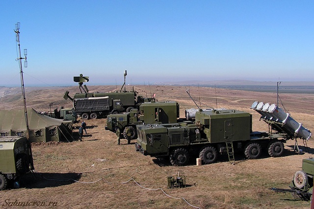 The Bal-E modern coastal missile system (CMS) has entered service in the coastal missile unit of the Caspian Flotilla formed this year. Spokesman for the Southern Military District Col. Igor Gorbul told Itar-Tass that “specialists of the Kaluga-based Typhoon plant are currently tuning the radar equipment and consolidating the entire system of the complex control into a single network.” “During 2011 part of the battalion’s officers underwent training at special courses at the plant,” he said.