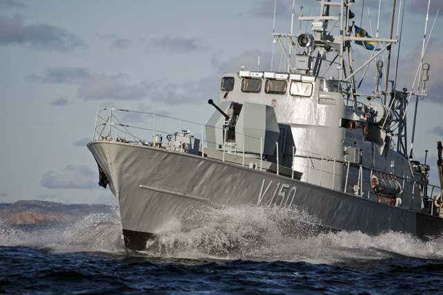 BAE Systems has successfully conducted the first ship-borne live fire testing of its future Bofors 40 Mk4 4-mm single-barrel naval gun system. The sea trials took place in Sweden with the gun mounted on an older Swedish Navy picket ship.