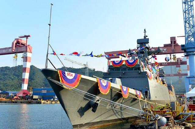 The fourth Incheon class FFG (Guided Missile Frigate), ‘Gangwon Ham’, to protect South Korea territorial waters, was launched at a shipyard of STX Offshore & Shipbuilding in Changwon, Gyeongsangnam-do on August 12. The launch ceremony was attended by Gangwon Province Governor Choi Mun-sun as the guest of honor, Vice Admiral Eom Hyun-sung, the vice chief of naval operations, navy sailors, the CEO of STX Offshore & Shipbuilding Jung Sung-leep and other shipyard-related officials.