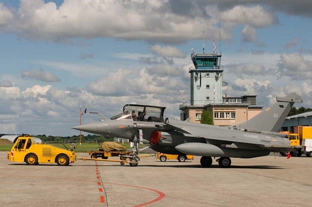 The French Navy "Flotille 11F" Naval Aviation Strike Fighter Squadron, based in Landivisiau, Brittany, has taken delivery of its first "Tranche 4" Rafale M (Rafale M40). According to the French Navy, it is the first M variant (for Marine, Navy in French) aircraft to be equipped with systems and equipment that substantially improve its combat capabilities as well as its air defense missions for the protection of national airspace. 