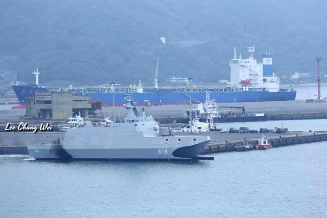 Taiwan's first unit in a new class of 12 catamaran corvettes started its trials at sea. The "Tuo River" was going out at sea for the first time from Suao in northeastern Taiwan's Yilan county, where it was christened in March this year. The corvette will undergo a series of sea trials before its commissioning expected in the first half of 2015.