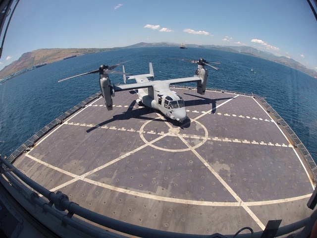 The U.S. Navy has probably selected the V-22 Osprey tilt-rotor made by Bell-Boeing to replace the Northrop Grumman C-2A Greyhound for carrier onboard delivery (COD) missions. Breaking Defense was the first to mention a memorandum of understanding (MOU) signed on January 5th by Secretary of the Navy, Chief of Naval Operations and Marine Corps Commandant stipulating that the U.S. Navy will buy four V-22s each year from 2018 to 2020.
