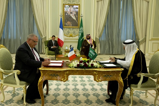 On Tuesday 13 October in Riyadh, the President of the King Abdulaziz City for Science and Technology (KACST), His Highness Dr Turki bin Saud Mohamed Al Saud, in the presence of His Royal Highness Prince Muhammad bin Salman and of the French Prime Minister, Manuel Valls, signed a cooperation agreement with the Chairman and CEO of DCNS, Hervé Guillou. The goal of this agreement is to foster the development of a Research and Development centre dedicated to the naval and maritime domain.