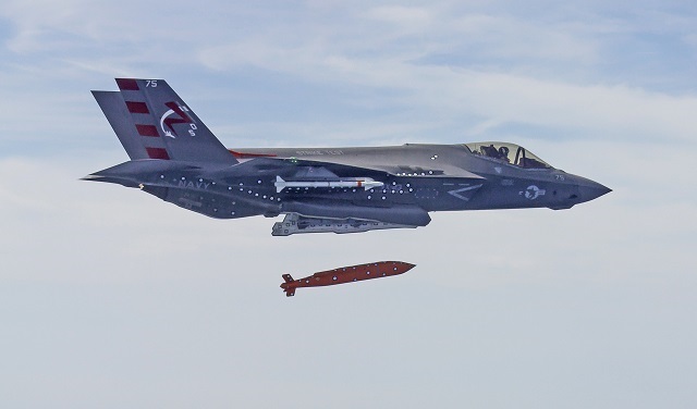 The US Navy released a video showing a F-35C Lightning II test aircraft (the carrier variant of the JSF Joint Strike Fighter) conducting the first weapon separation test of an AGM-154 Joint Standoff Weapon (JSOW). The drop test marks the beginning of the qualifications campaign for this weapon. It took place on March 23 at the NAVAIR Atlantic Test Range with aircraft CF-05 assigned to the Air Test and Evaluation Squadron (VX) 23.