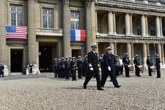 On June 24th, the French Navy (Marine Nationale) chief of staff, Admiral Bernard Rogel, welcomed his US Navy counterpart, the Chief of Naval Operations (CNO) Admiral John Richardson in Paris. This visit was an opportunity to highlight the excellent cooperation between the two navies who are conducting joint operations on every seas of the world with an unprecedented level of interoperability.
