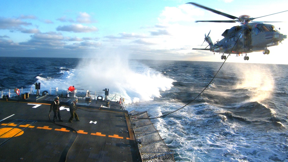 CH 148 Cyclone Maritime Helicopter tested in Sea State 6 with Canadian Navy Frigate