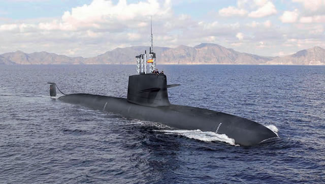 The first step to ensure that the four Spanish Navy S-80 class diesel-electric submarines (SSK) can float has been completed at the Navantia shipyard of Cartagena. The information comes from Spanish daily newspaper La Verdad. Each submarine has been stretched with a 10 meters ring to better distribute the weight of the submarine and prevent it from sinking.