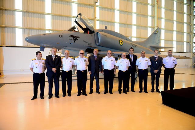 Embraer Defense & Security held the delivery ceremony, today, of the first modernized AF-1 (AF-1B) fighter jet to the Brazilian Navy at its industrial plant in Gavião Peixoto, in outstate São Paulo. The ceremony was attended by the Navy Commander, Fleet Admiral Eduardo Bacellar Leal Ferreira, and officers of the High Command of the Brazilian Navy. The AF-1 program (the name given by the Navy to the McDonnell Douglas A-4 Skyhawk) provides for the revitalization and modernization of 12 subsonic jets – nine AF-1 single-seaters and three AF-1A two-seaters.