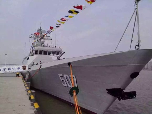 A commissioning, naming and flag-presenting ceremony of the new Tongren corvette (hull number 507) of the People's Liberation Army Navy (PLAN or Chinese Navy) was held solemnly at the Shantou Naval Base located between Taiwan and Hong Kong in Southern China. The event means that the warship is officially commissioned to the PLAN. Tongren is the twenty-fifth Type 056 Corvette (Jiangdao class).