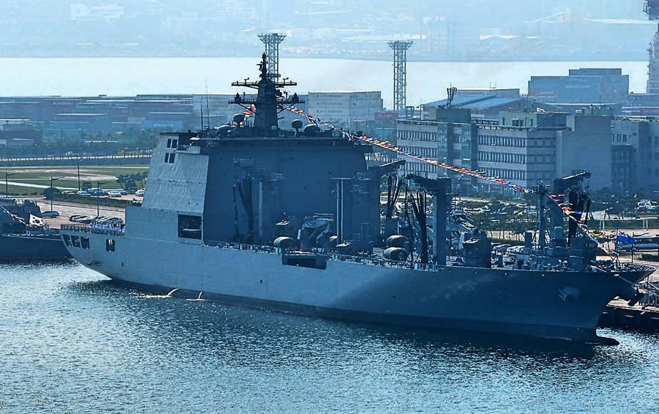 The Republic of Korea Navy ROK Navy commissioned the first vessel in a new class of fast combat support ship local designation is military logistics support AOE Ⅱ on September 18 2018 at Busan naval base.1